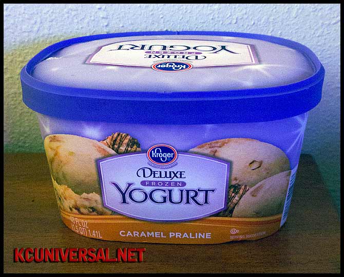 Kroger Deluxe Frozen Yogurt - Caramel Praline quart (front)